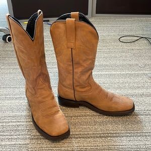 Cowboy boots size 10D